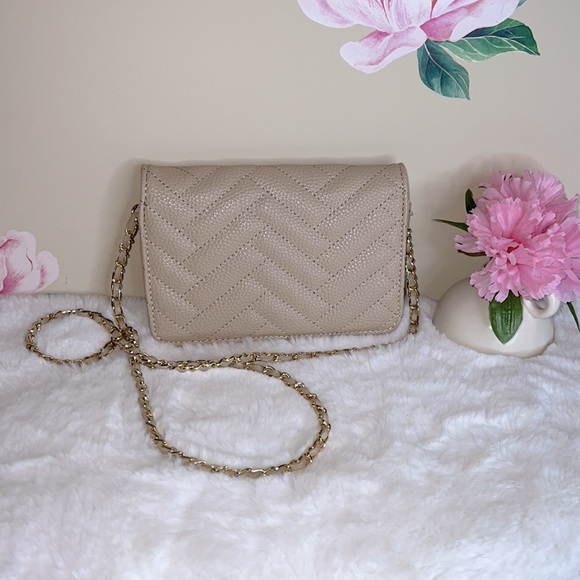 BCBG Paris Crossbody Bag 💕 Beautiful - Picture 4 of 14